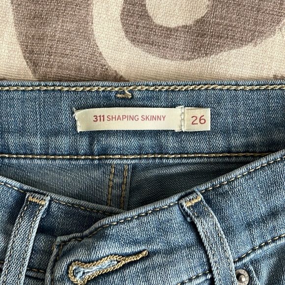 Levi’s Shaping Skinny Jean - Picture 3 of 4